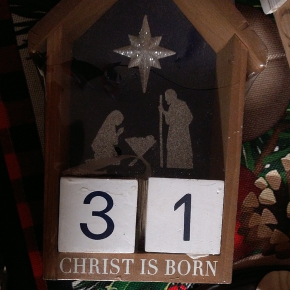 Wooden Nativity Scene Countdown Calendar - Blue and White - Picture 4 of 4